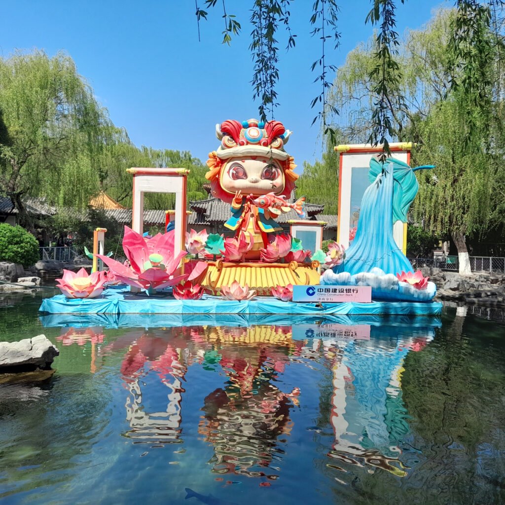 Baotu Spring in Jinan, Shandong (China Travel)